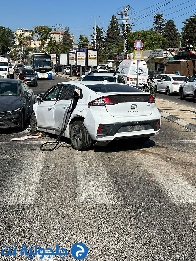 5 اصابات احداهما خطيرة بحادث طرق على شارع 444 - مفرق جلجولية 